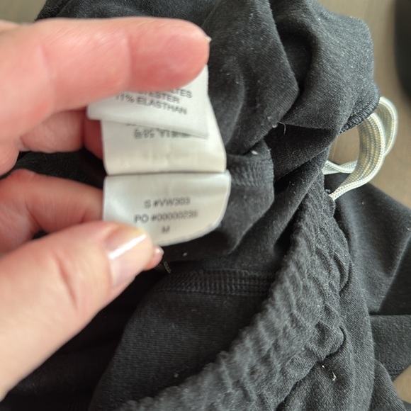 Vuori NWOT performance joggers - Picture 7 of 10